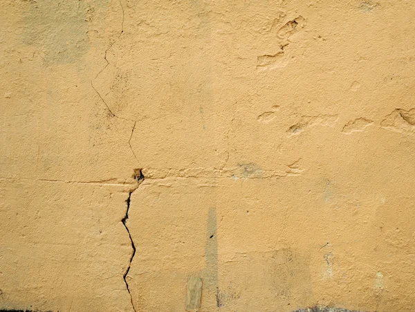 Textura de pared vieja cubierta con estuco amarillo —  Fotos de Stock