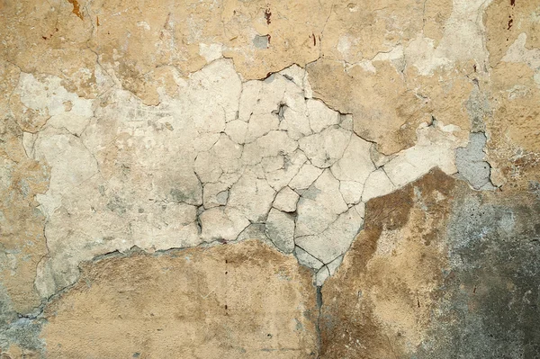 Текстура старой стены покрыта желтой штукатуркой — стоковое фото