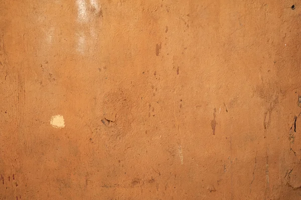 Textura da parede velha coberta com estuque amarelo — Fotografia de Stock