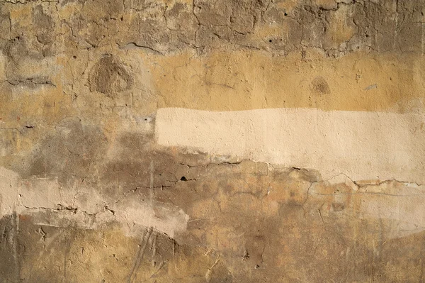 Texture della vecchia parete ricoperta di stucco giallo — Foto Stock