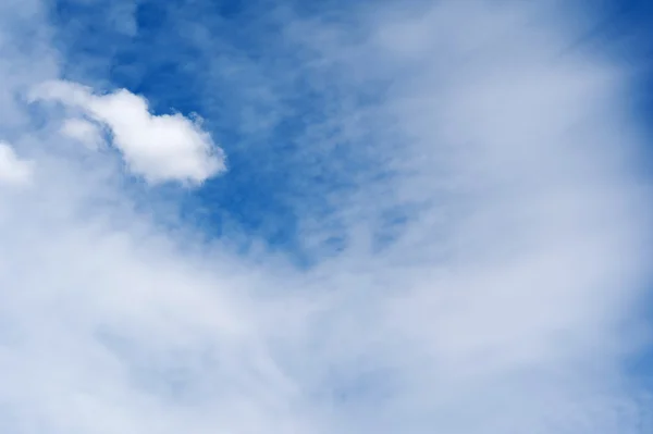 Textura do céu azul com nuvens — Fotografia de Stock