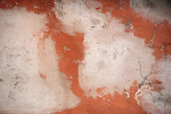 Textura da parede velha coberta com estuque vermelho — Fotografia de Stock