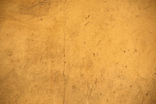 Texture della vecchia parete ricoperta di stucco giallo — Foto Stock