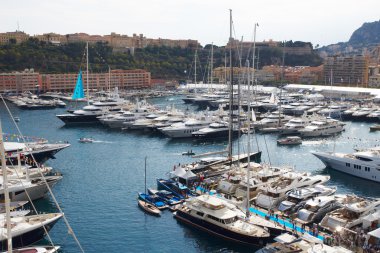 Monaco, Monte-Carlo 24.09.2008: Sergi tekne yat gösterisi Monaco, Mys, 25 metre boyunca teknelerin en büyük Fuarı, festival, dünyanın dört bir yanından gelen insanlar, çok pahalı arabalar, dünyanın en zengin insanları