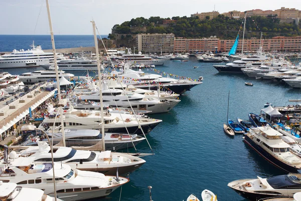 Monaco, Monte-Carlo 24.09.2008: Exhibition boat yacht show in Monaco, MYS, the largest exhibition of boats over 25 meters, the festival, people from around the world, the richest people in the world, very expensive cars — Stock Photo, Image