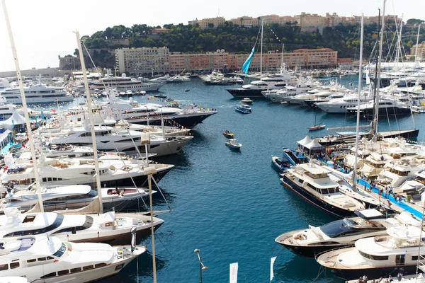 Monaco Monte-Carlo 24.09.2008: Виставка човен яхт шоу в Монако, Мис, найбільша виставка човни понад 25 метрів, фестиваль, люди з усього світу, найбагатших людей у світі, дуже дорогі автомобілі — стокове фото