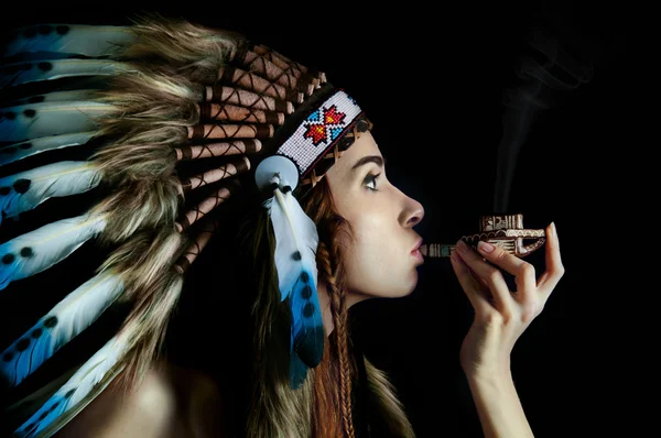 American Indian girl smoking a pipe — Stock Photo, Image