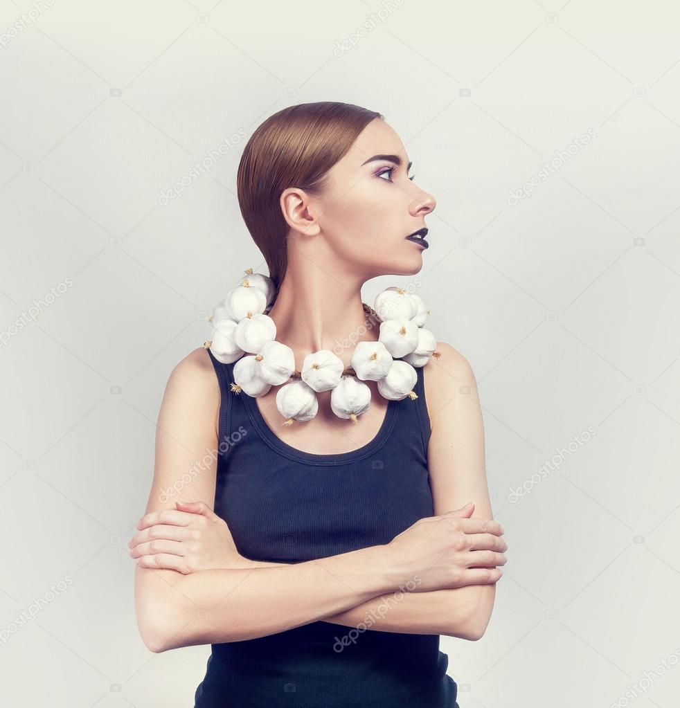 Woman with a collar of white garlic