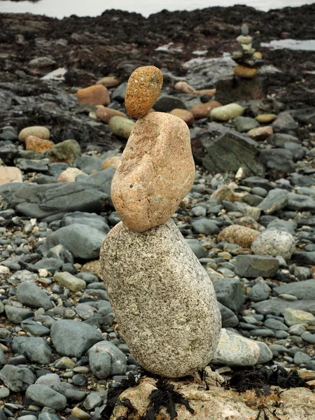 Balancing stone art on a beach — Stock Photo, Image