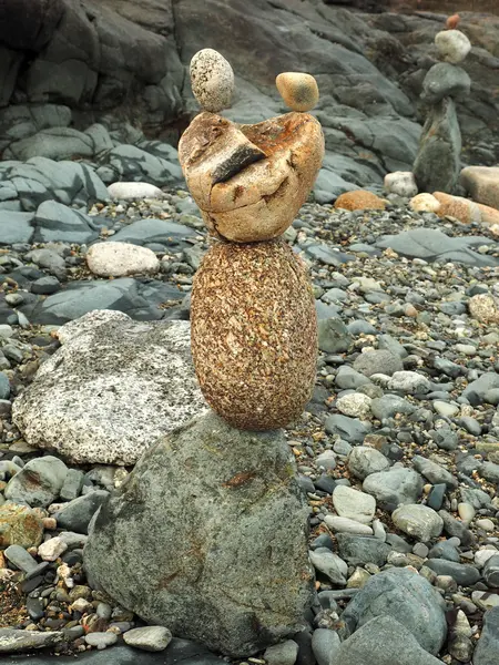 Balancing stone art on a beach — Stock Photo, Image