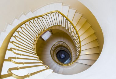 döner merdivenla escalera de caracol