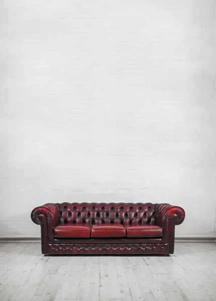 Red chesterfield sofa — Stock Photo, Image