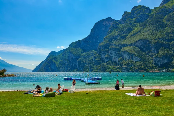 Riva Del Garda Lago Garda Itália Junho 2020 Pessoas Que — Fotografia de Stock