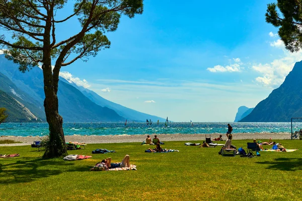 Riva Del Garda Lago Garda Itália Junho 2020 Pessoas Que — Fotografia de Stock