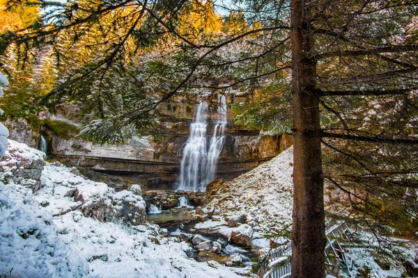 Bela Cachoeira Vallesinella Madonna Campiglio Outono Parque Nacional Adamello Brenta — Fotografia de Stock