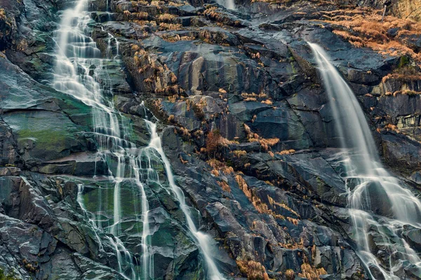 Hermosa Cascada Vallesinella Madonna Campiglio Otoño Parque Nacional Adamello Brenta — Foto de Stock