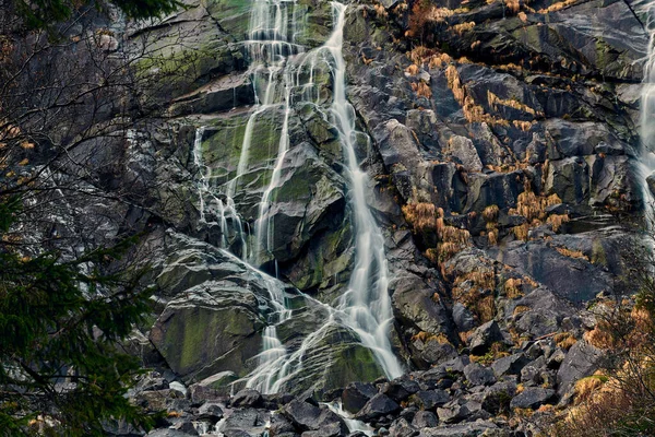 Gyönyörű Vízesés Vallesinella Madonna Campiglio Ősszel Nemzeti Park Adamello Brenta — Stock Fotó