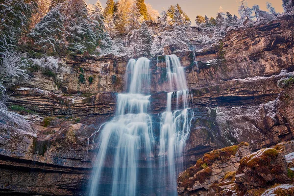 Bela Cachoeira Vallesinella Madonna Campiglio Outono Parque Nacional Adamello Brenta — Fotografia de Stock