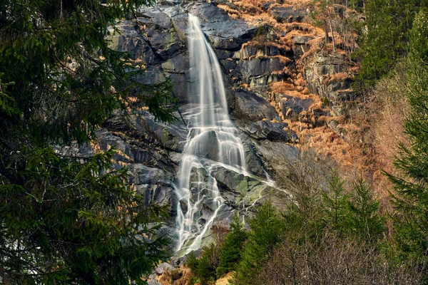 Schöner Wasserfall Vallesinella Madonna Campiglio Herbst Nationalpark Adamello Brenta Italien — Stockfoto
