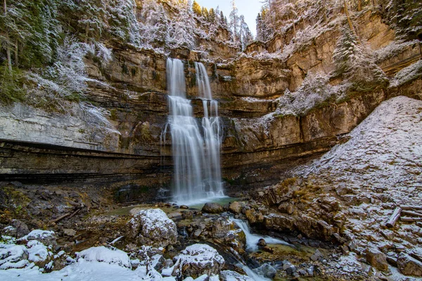 Bela Cachoeira Vallesinella Madonna Campiglio Outono Parque Nacional Adamello Brenta — Fotografia de Stock