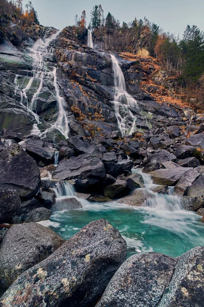 Beautiful Waterfall Vallesinella Madonna Campiglio Autumn Time National Park Adamello — Φωτογραφία Αρχείου