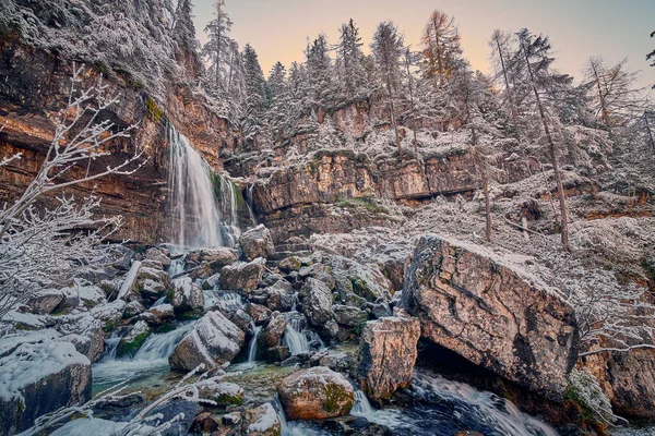 Bela Cachoeira Vallesinella Madonna Campiglio Outono Parque Nacional Adamello Brenta — Fotografia de Stock