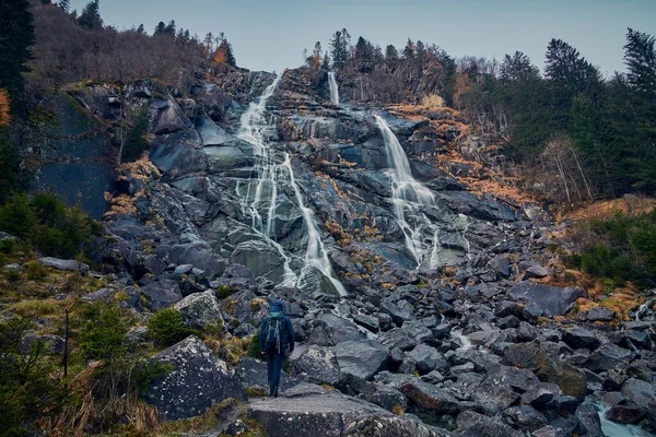 Gyönyörű Vízesés Vallesinella Madonna Campiglio Ősszel Nemzeti Park Adamello Brenta — Stock Fotó