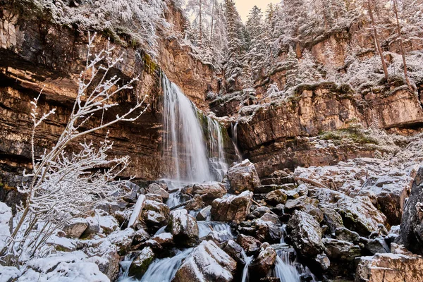 Bela Cachoeira Vallesinella Madonna Campiglio Outono Parque Nacional Adamello Brenta — Fotografia de Stock