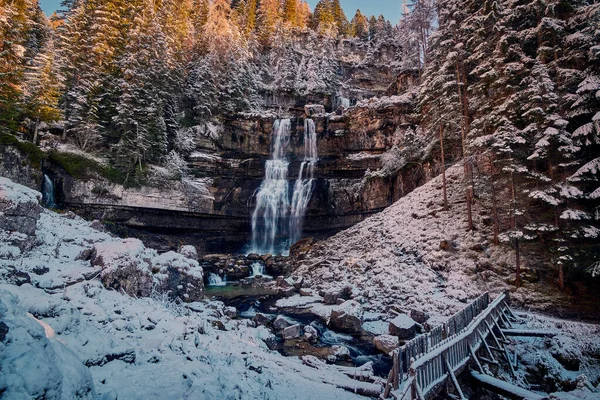 Beautiful Waterfall Vallesinella Madonna Campiglio Осінню National Park Adamello Brenta — стокове фото
