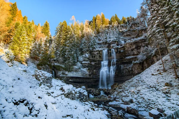 Bela Cachoeira Vallesinella Madonna Campiglio Outono Parque Nacional Adamello Brenta — Fotografia de Stock