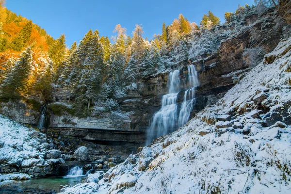 Bela Cachoeira Vallesinella Madonna Campiglio Outono Parque Nacional Adamello Brenta — Fotografia de Stock