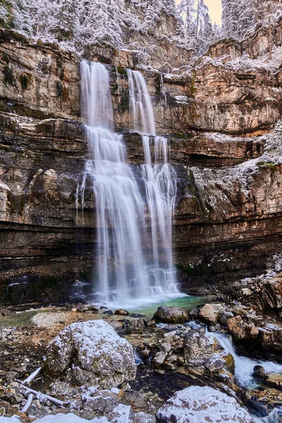 Bela Cachoeira Vallesinella Madonna Campiglio Outono Parque Nacional Adamello Brenta — Fotografia de Stock