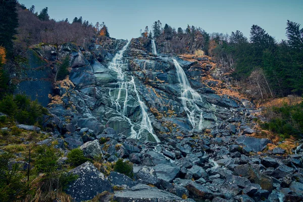 Bela Cachoeira Vallesinella Madonna Campiglio Outono Parque Nacional Adamello Brenta — Fotografia de Stock