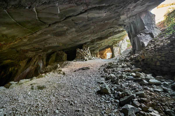 Bela Caverna Pedra Calcária Pedreiras Pedra Olítica Antiga Massone Pedra — Fotografia de Stock
