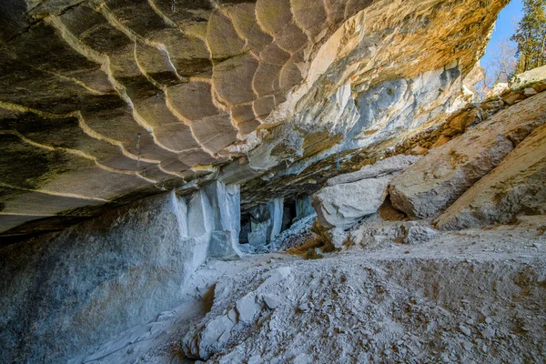 Bela Caverna Pedra Calcária Pedreiras Pedra Olítica Antiga Massone Pedra — Fotografia de Stock