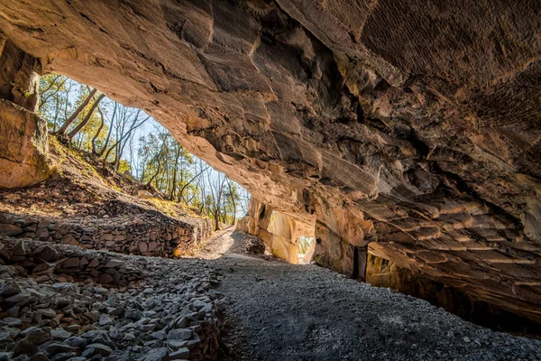 Bela Caverna Pedra Calcária Pedreiras Pedra Olítica Antiga Massone Pedra — Fotografia de Stock