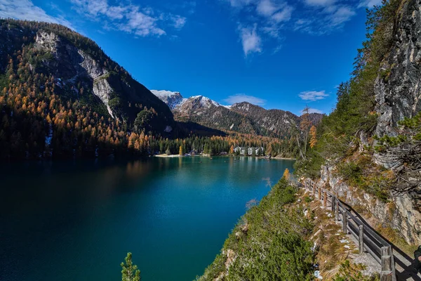 Magnifique Lac Braies Fin Automne Avec Peu Neige Pearl Dolomite — Photo