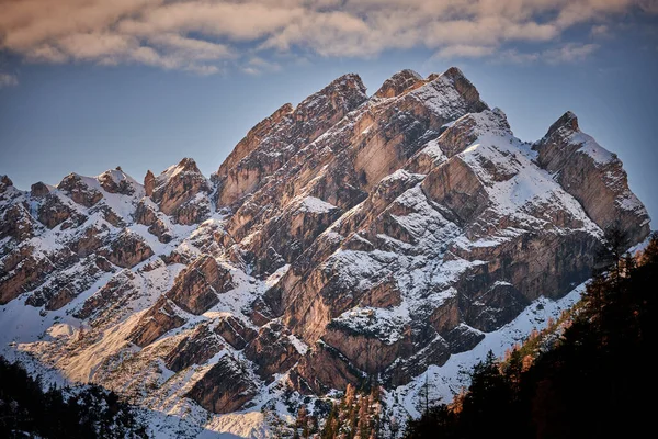 Den Vackra Braies Sjön Slutet Hösten Med Lite Snö Pearl — Stockfoto