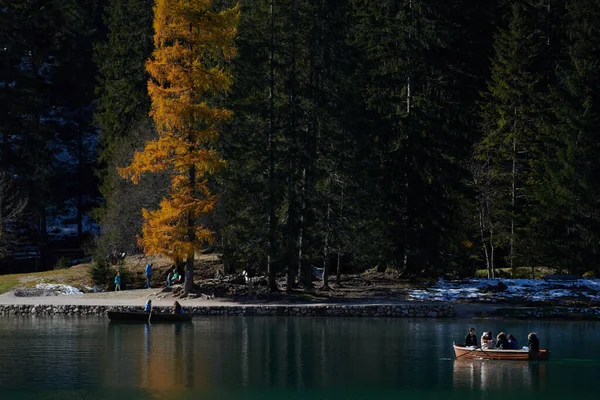 Gyönyörű Braies Késő Ősszel Egy Kis Pearl Dolomite Tavak Egy — Stock Fotó