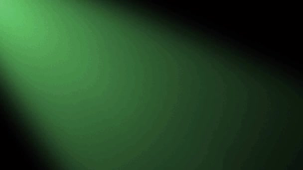 現実的な緑の太陽光が黒い背景に漏れ — ストック動画