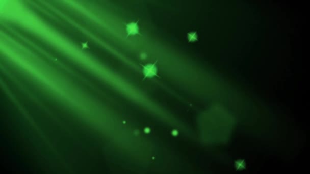 黑色背景上现实的绿色阳光泄漏 — 图库视频影像