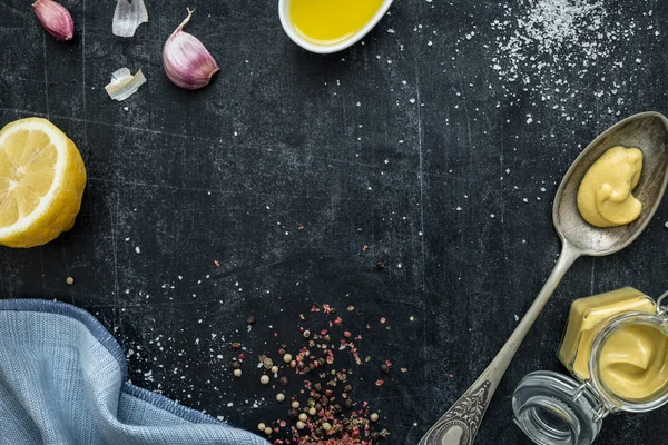 Salata giyinme - siyah yukarıda tarifi Malzemeler