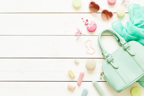 Pastel Modeaccessoires voor meisjes op wit — Stockfoto