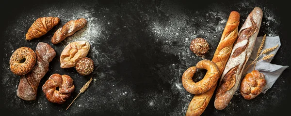 Pékség Különféle Kenyérrel Kenyértekercsek Bagett Bagel Édes Zsemle Croissant Rögzített — Stock Fotó