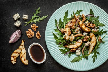 Salad recipe - blue cheese, pear, arugula, walnuts, red onion and balsamic vinegar