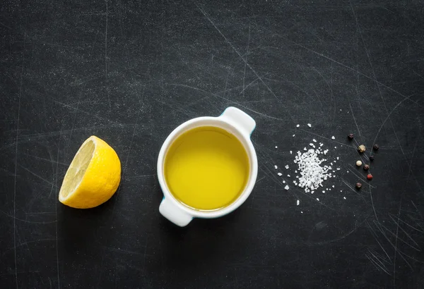 Lemon vinaigrette dressing - recipe ingredients on black — Stockfoto