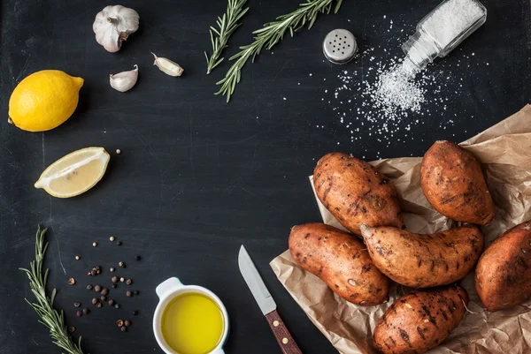 Preparação de alecrim batata doce torrada — Fotografia de Stock