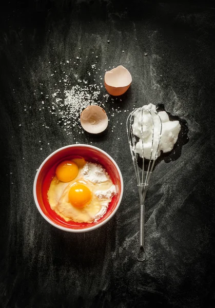 Cozimento ingredientes bolo no quadro preto — Fotografia de Stock