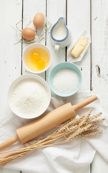 Rustic kitchen - dough recipe ingredients on white wood — Zdjęcie stockowe