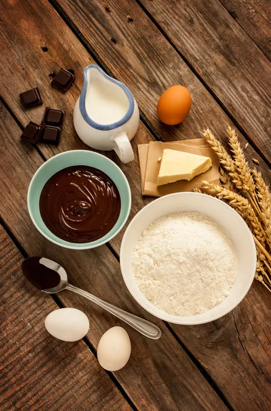 Baking chocolate cake - recipe ingredients on vintage wood — Stockfoto